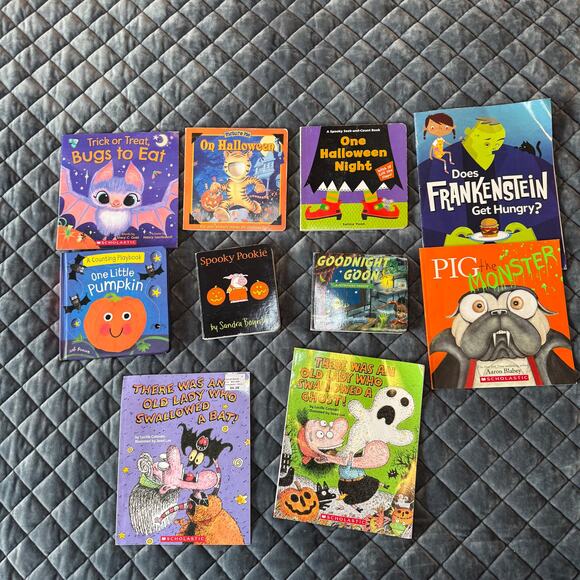 Halloween Board and regular book Bundle - Picture 1 of 6